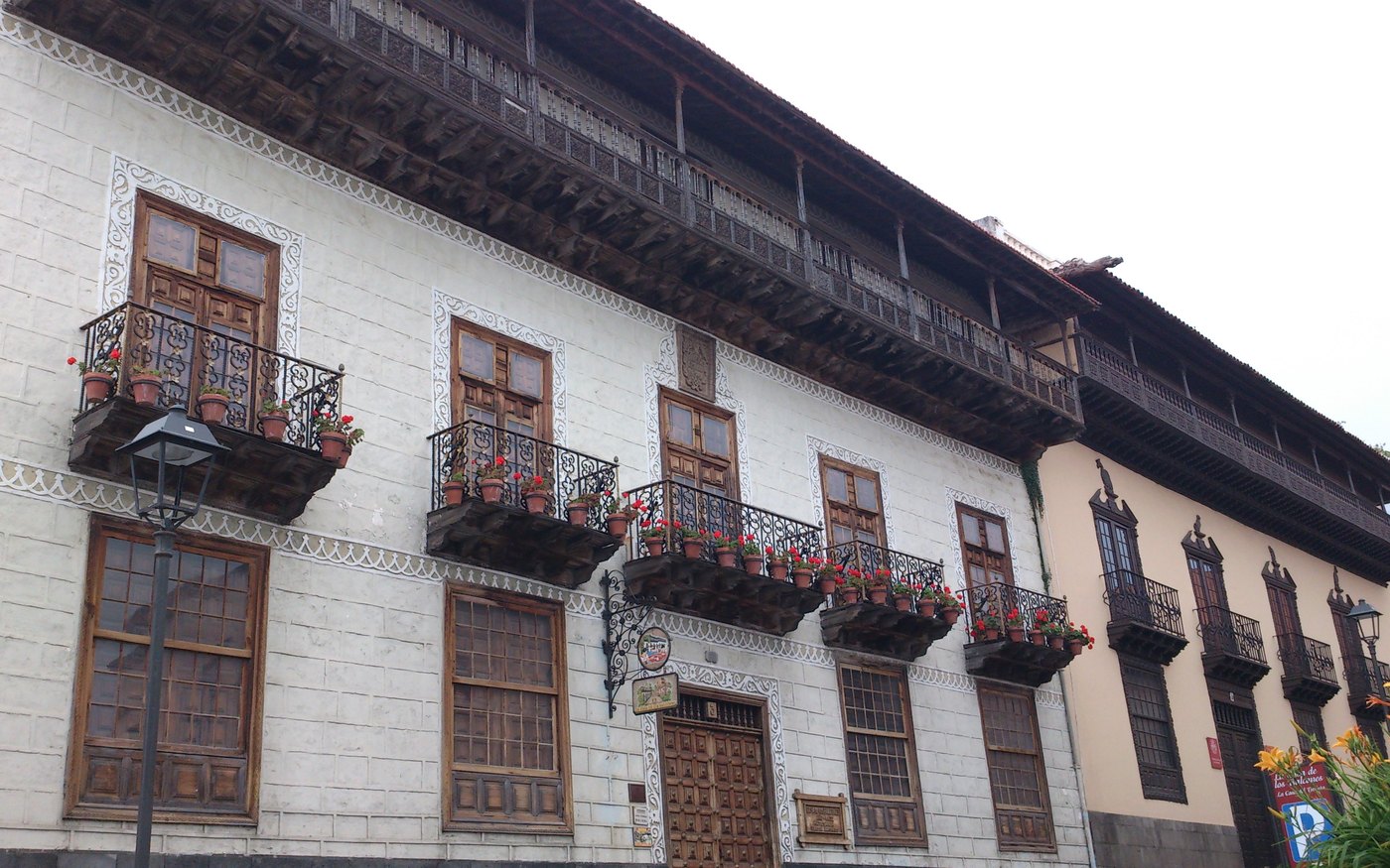 Casa tradicional canaria de La Orotava con balcones de madera